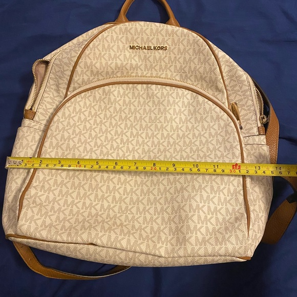 Michael Kors Large backpack purse White/cream and Tan with Gold zippers - Picture 11 of 12